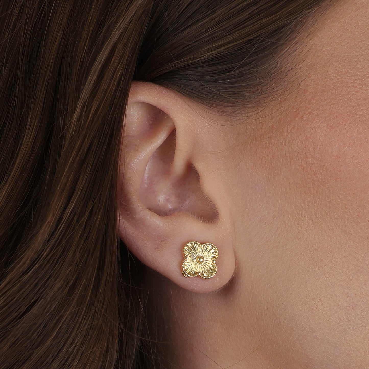 Brinco Lilith Allure Dourado de Flor / Lilith Allure Gold Flower Earring