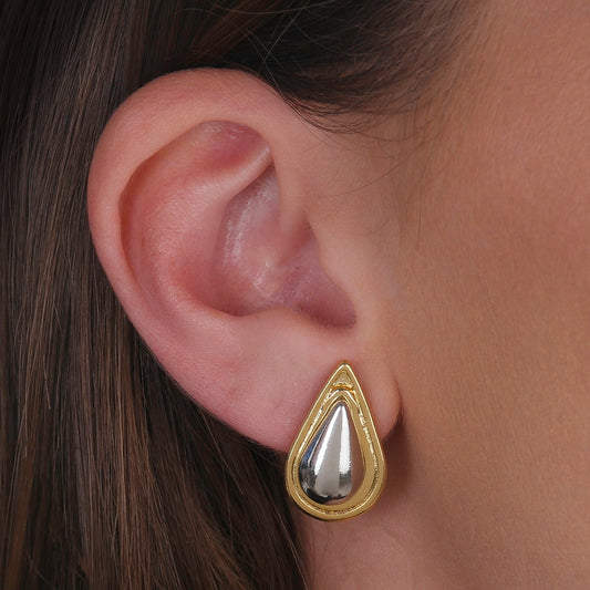 Brinco Lilith Allure Dourado e Prateado Formato Gota. Brinco Lilith Allure Dourado e Prateado Formato Gota