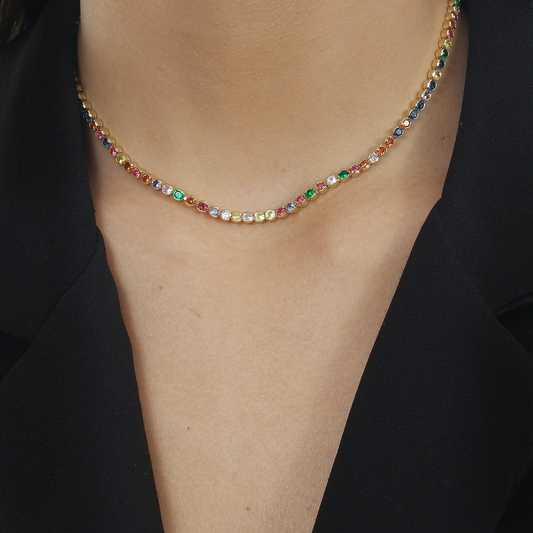 Colar Lilith Allure Dourado Chocker Riviera Pedras Coloridas / Lilith Allure Gold Choker Riviera Necklace with Colored Stones