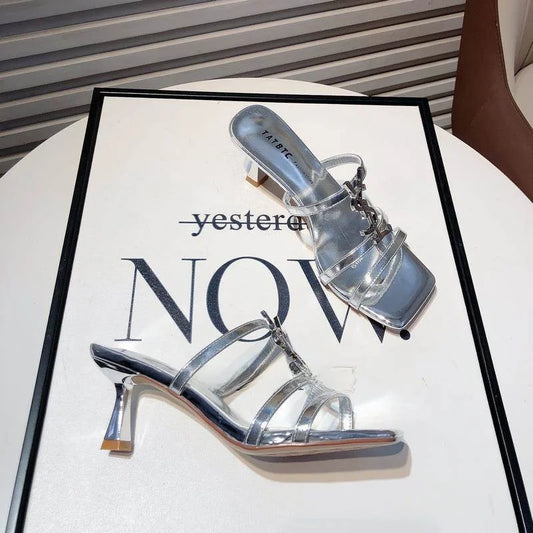 Salto de Couro com Diamantes