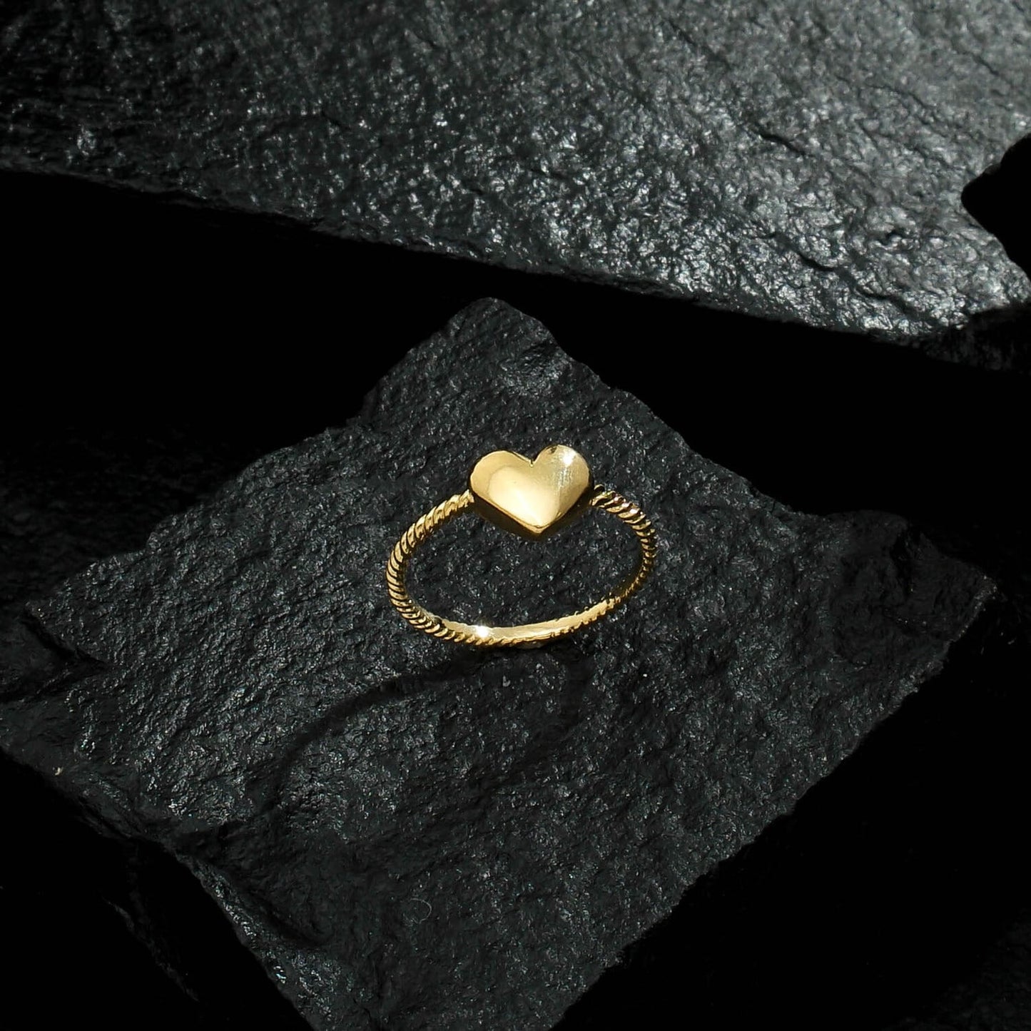 Anel Lilith Allure Dourado de Falange Coração / Lilith Allure Gold Heart Midi Ring