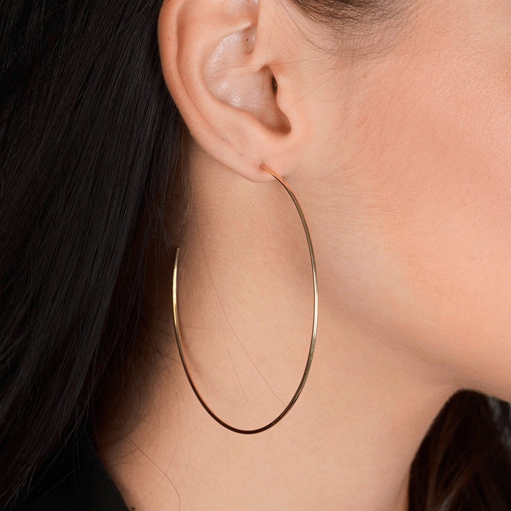 Brinco Lilith Allure Dourado de Argola Fina Lisa Grande / Lilith Allure Large Thin Smooth Gold Hoop Earrings