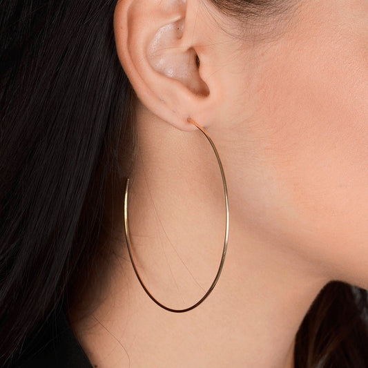 Brinco Lilith Allure Dourado de Argola Fina Lisa Grande / Lilith Allure Large Thin Smooth Gold Hoop Earrings