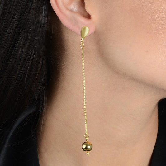 Brinco Lilith Allure Dourado de Corrente com Bola / Lilith Allure Gold Chain Earrings with Sphere