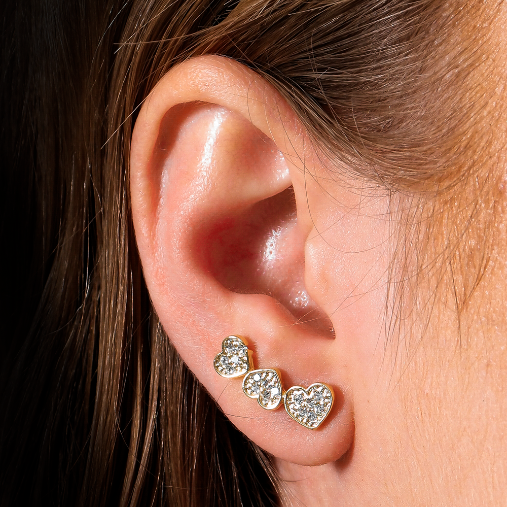 Brinco Lilith Allure Dourado Ear Cuff de Coração com Zircônia / Lilith Allure Gold Heart-Shaped Ear Cuff Earring with Zirconia