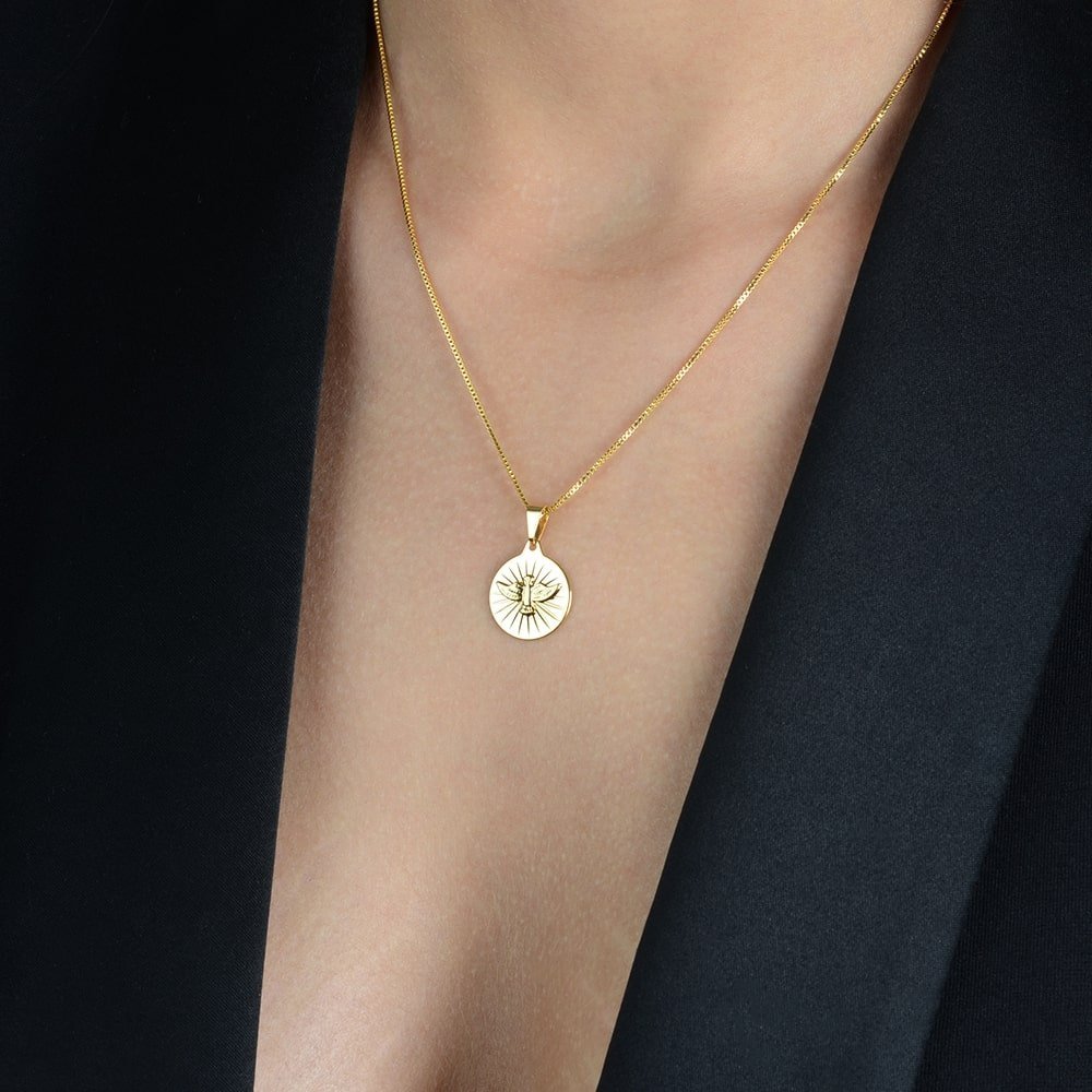 Colar Lilith Allure Dourado Religioso Medalha Espirito Santo / Lilith Allure Golden Religious Necklace with Holy Spirit Medal