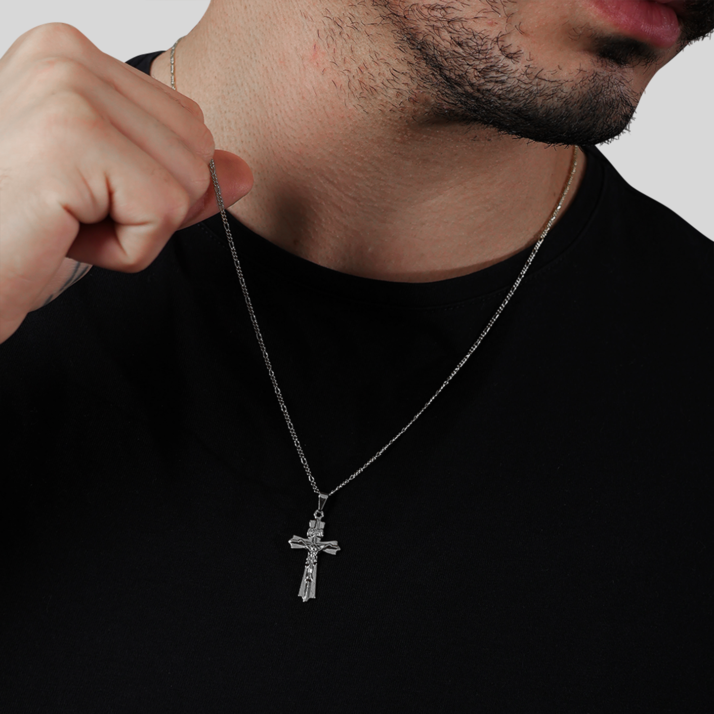 Pingente Lilith Allure Prateado Crucifixo / Lilith Allure Silver Plated Crucifix Pendant