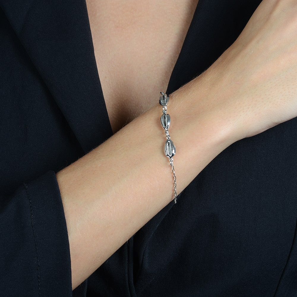 Pulseira Lilith Allure Prateada de Búzios / Lilith Allure Silver Buzios Shell Bracelet