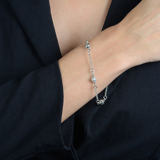 Pulseira Lilith Allure Prateada Elo Português com Esferas / Lilith Allure Silver Elo Portugues Bracelet with Spheres