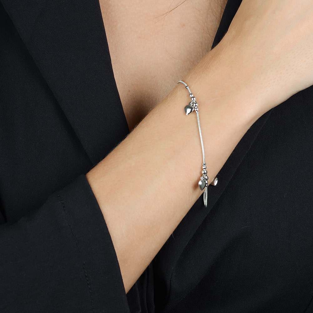 Pulseira Lilith Allure Prateada Lisa com 3 Pingentes de Coração / Lilith Allure Plain Silver Bracelet with 3 Heart Charms