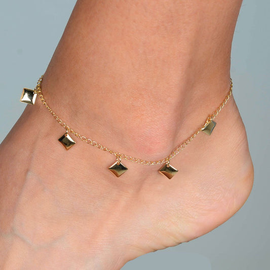 Tornozeleira Lilith Allure Dourada de Chapas Quadradas / Lilith Allure Gold-Plated Anklet featuring Square Plate Charms