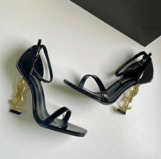 Salto Y Lilith Select Preto & Dourado. Y Lilith Select Heel – Black & Gold
