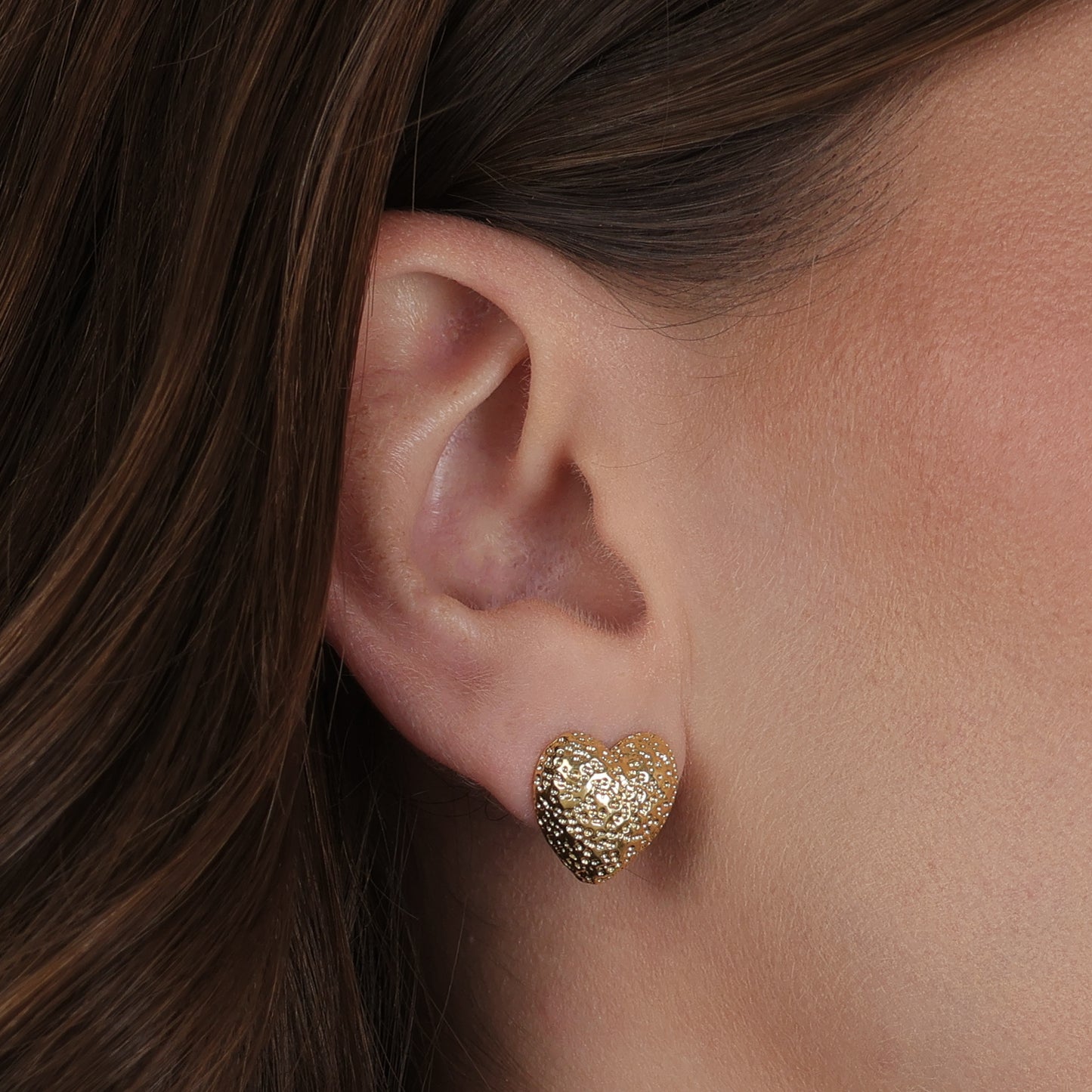 Brinco Lilith Allure Dourado de Coração Irregular / Lilith Allure Gold Irregular Heart Earrings