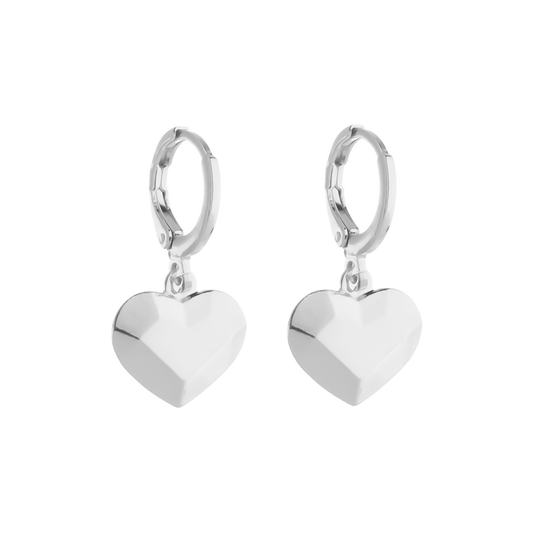 Brinco Lilith Allure Prateado de Argolinha Coração Traços Retos / Lilith Allure Silver Huggie Earrings with Geometric Heart Charm