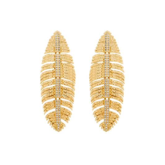 Brinco Lilith Allure Dourado de Pena Cravejado de Zircônia. Lilith Allure Gold Earrings with Zirconia-Studded Feather Design