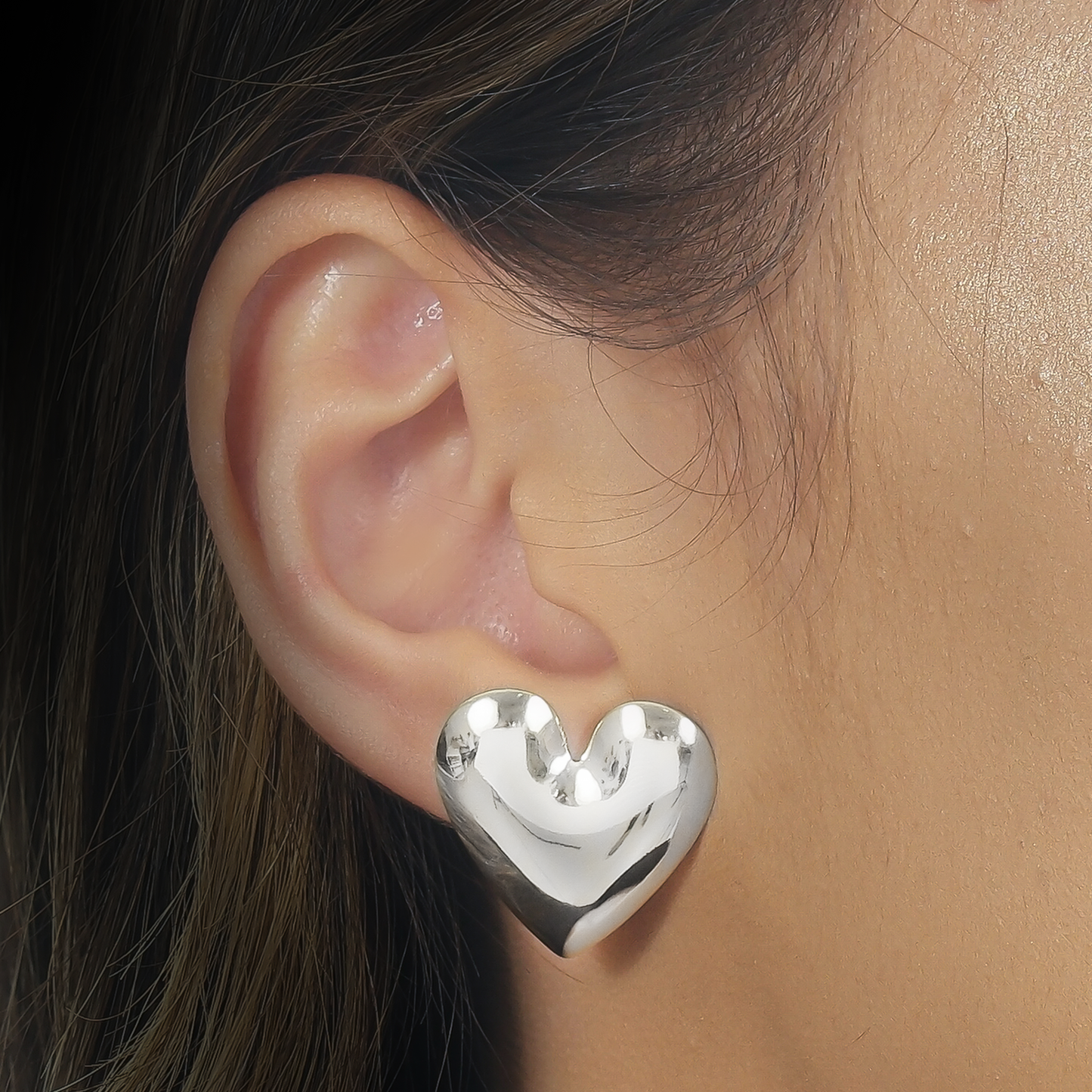 Brinco Lilith Allure Prateado de Coração Liso / Lilith Allure Silver Smooth Heart Earrings