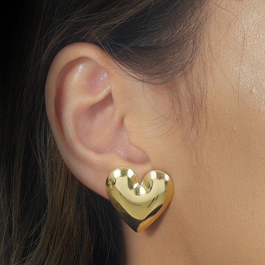 Brinco Lilith Allure Dourado de Coração Liso / Lilith Allure Gold Heart Earrings