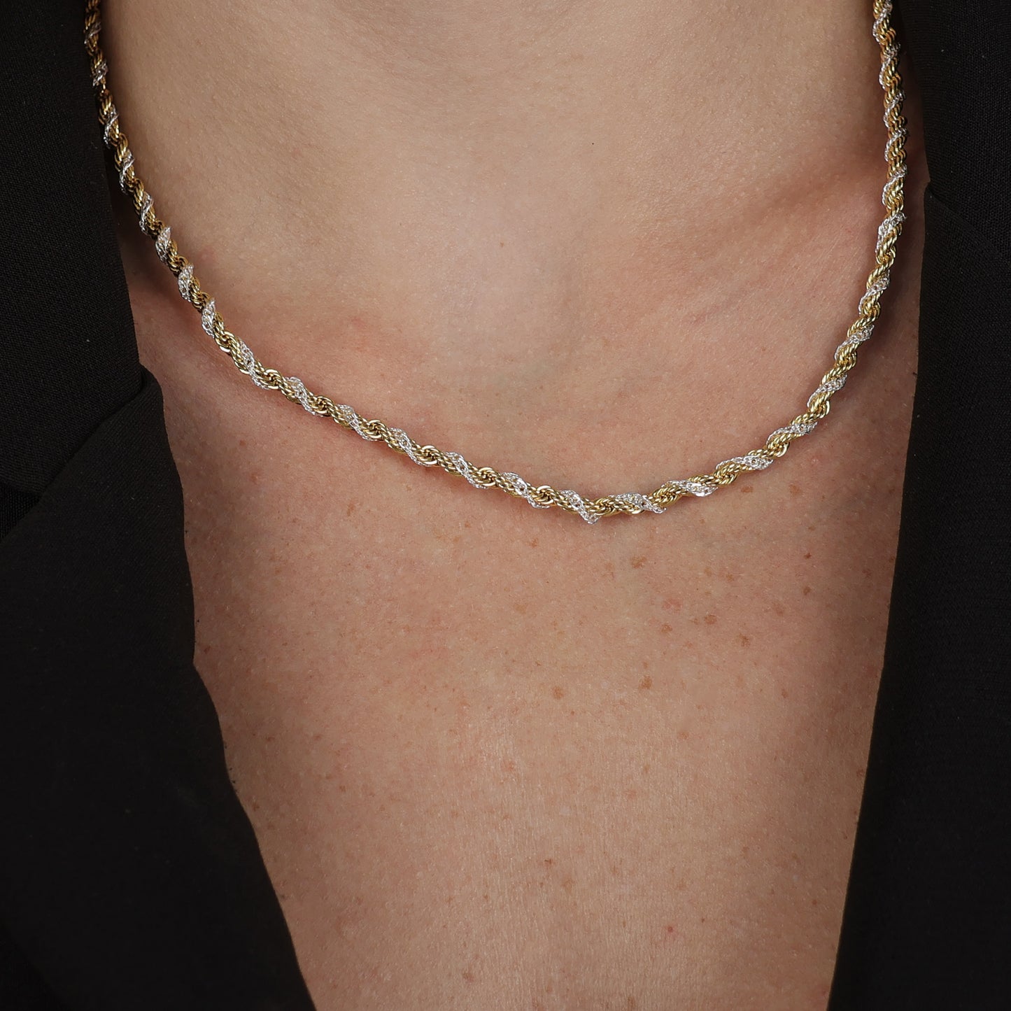 Colar Lilith Allure Baiano Dourado e Prateado. Lilith Allure Baiano Gold and Silver Necklace