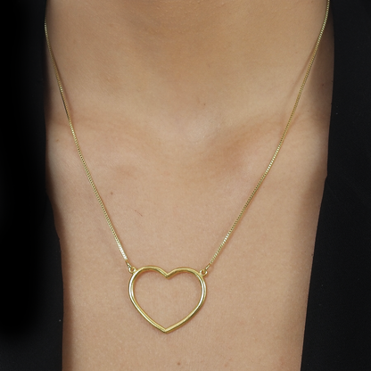 Colar Lilith Allure Dourado de Coração Vazado Arco / Lilith Allure Gold Necklace with Hollow Arch Heart