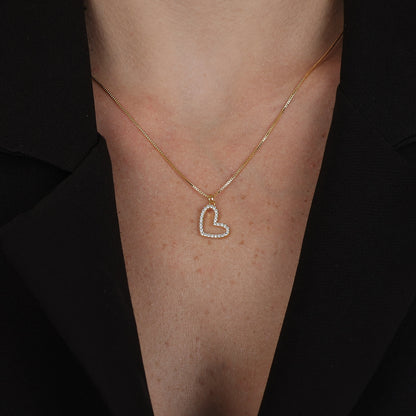 Colar Lilith Allure  Dourado de Coração Irregular Vazado com Zircônia. Lilith Allure Gold Irregular Openwork Heart Necklace with Zirconia