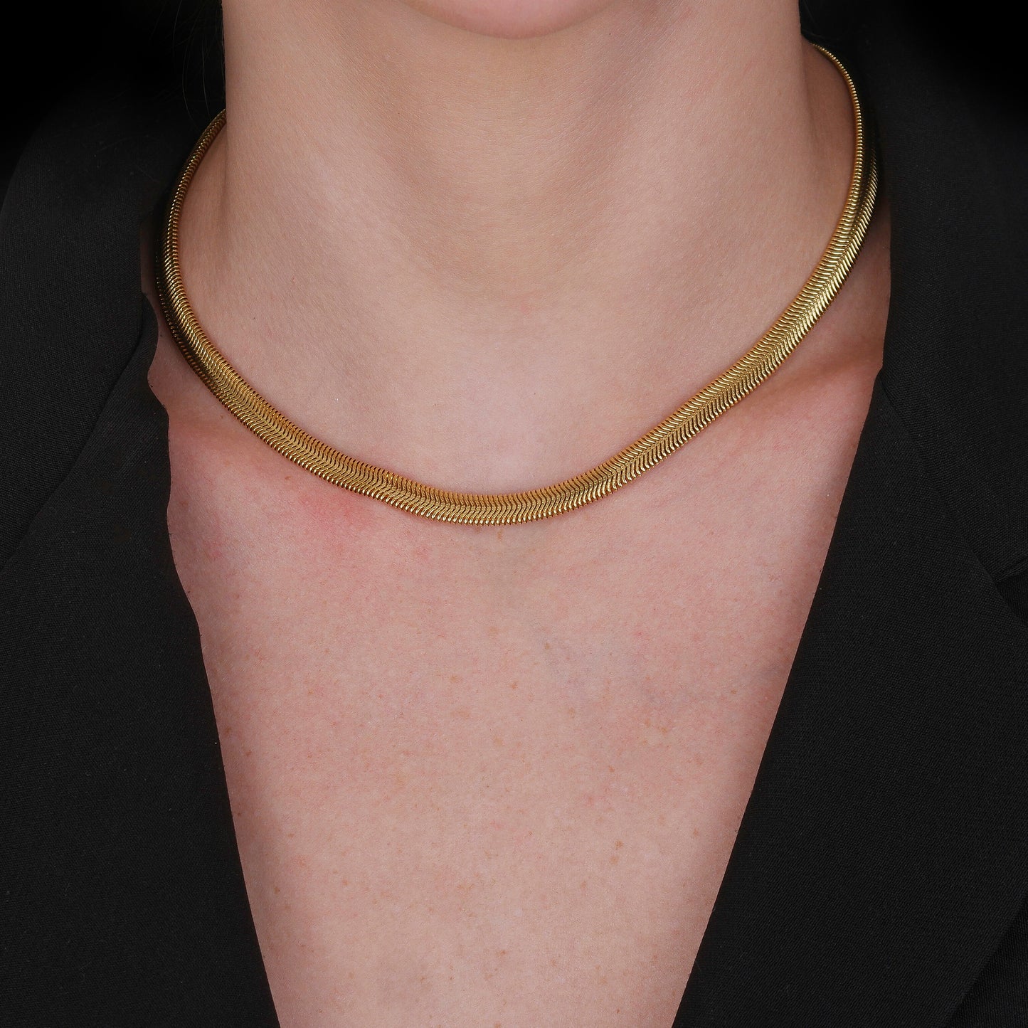 Colar Lilith Allure Dourado Lacraia. Lilith Allure Gold Lacraia Necklace