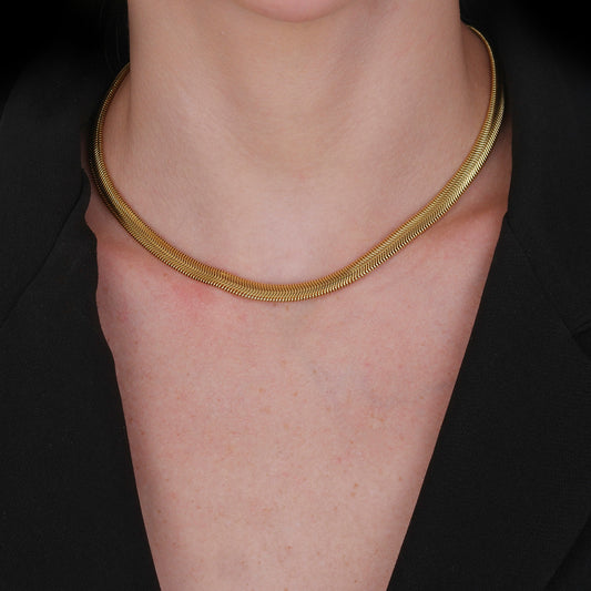 Colar Lilith Allure Dourado Lacraia. Lilith Allure Gold Lacraia Necklace