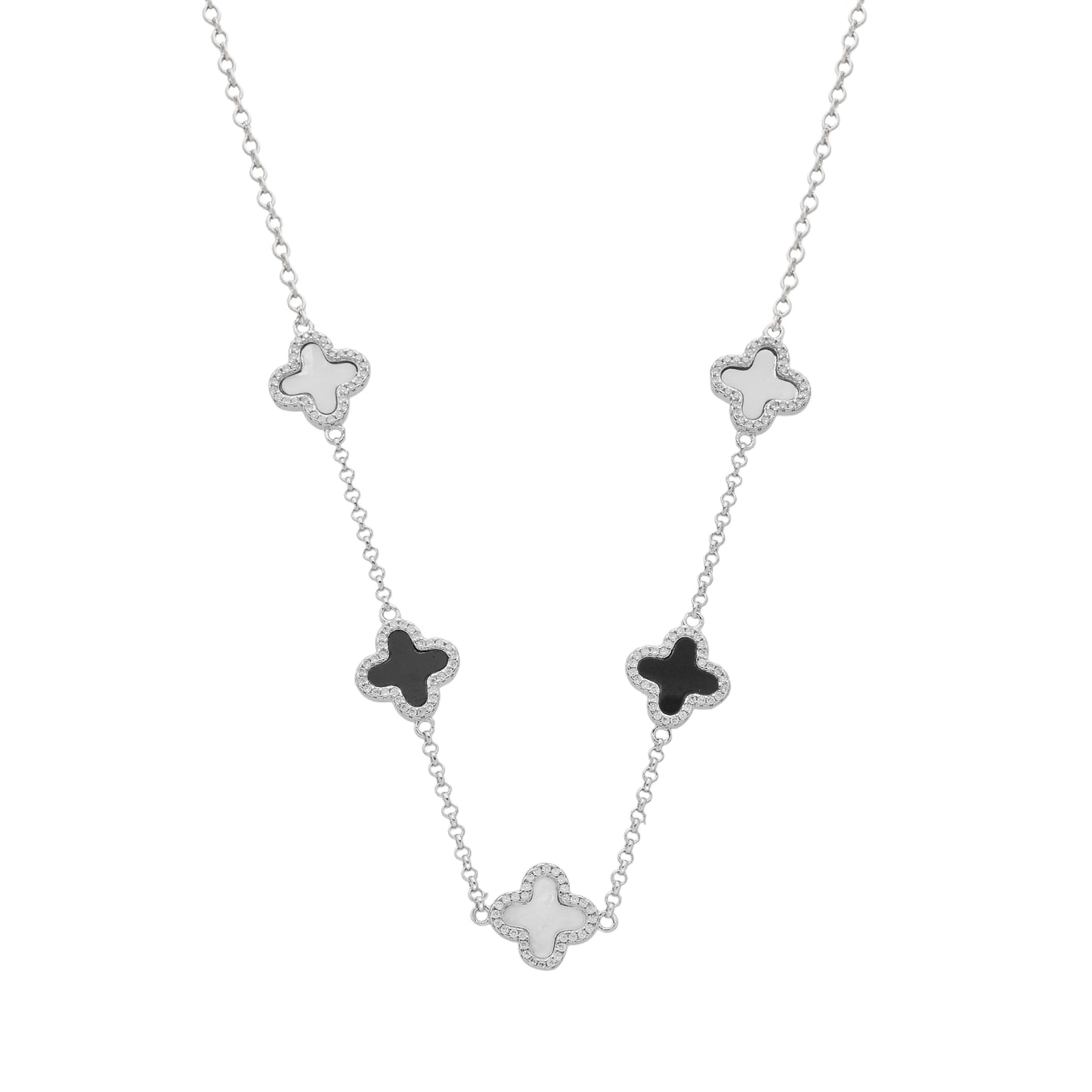 Colar Lilith Allure Prateado de Trevos Pretos e Brancos Cravejados de Zircônia. Lilith Allure Silver Necklace Encrusted with Black and White Clover Zirconia