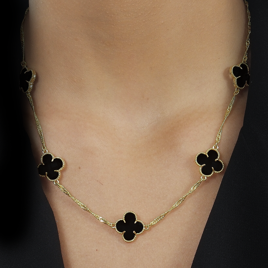 Colar Lilith Allure Dourado 5 Trevos Preto / Lilith Allure Gold Necklace with 5 Black Clovers
