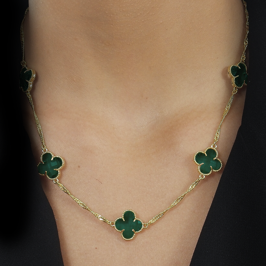 Colar Lilith Allure Dourado 5 Trevos Verde / Lilith Allure Gold Necklace with 5 Green Clovers