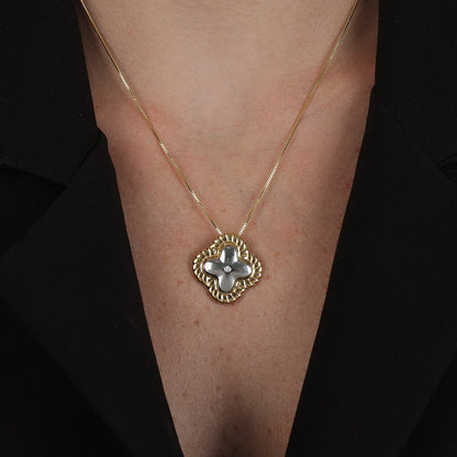 Colar Lilith Allure Dourado e Prateado de Flor. Lilith Allure Gold and Silver Flower Necklace