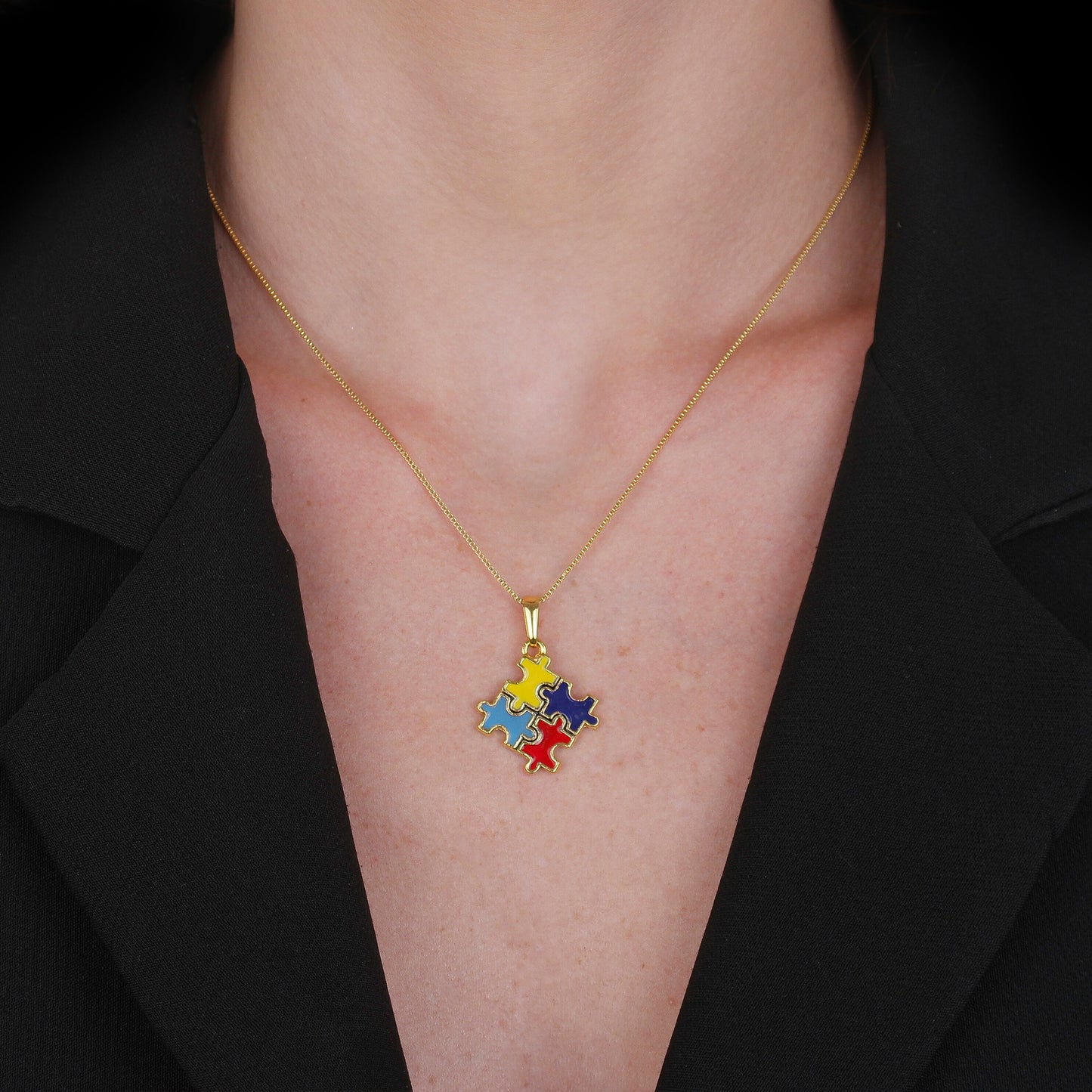 Colar Lilith Allure Dourado Autismo Formato Quebra-Cabeça. Lilith Allure Gold Autism Puzzle Piece Necklace