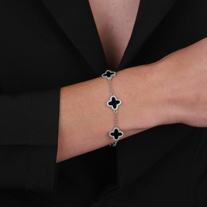 Pulseira  Lilith Allure Prateada de Trevos Pretos Cravejados de Zircônia