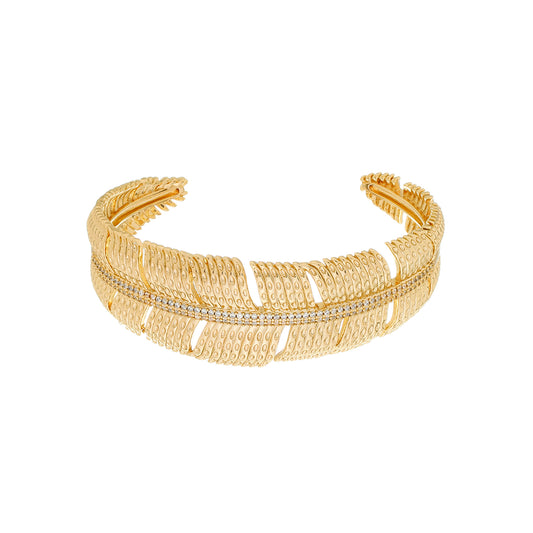 Bracelete Lilith Allure Dourado de Pena Cravejado de Zircônia. Lilith Allure Gold Feather Bracelet Encrusted with Zirconia