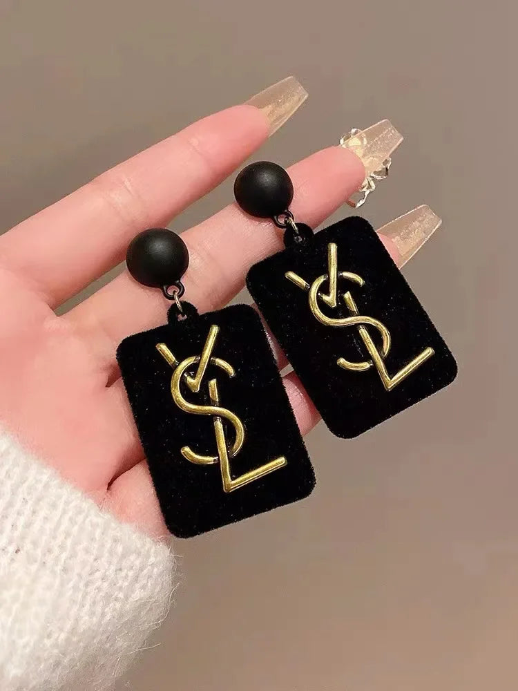 brincos pretos feminino vintage elegante