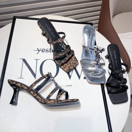 Salto de Couro com Diamantes