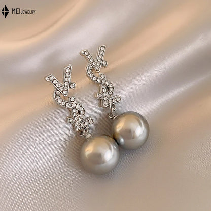 Brincos leves de luxo de alta qualidade com letras de zircônia cúbica de pérola