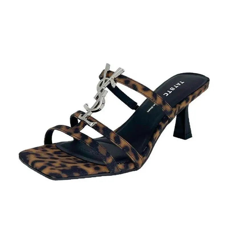 Salto de Couro com Diamantes