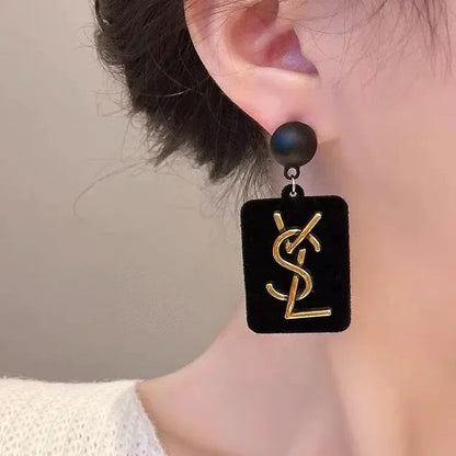 brincos pretos feminino vintage elegante