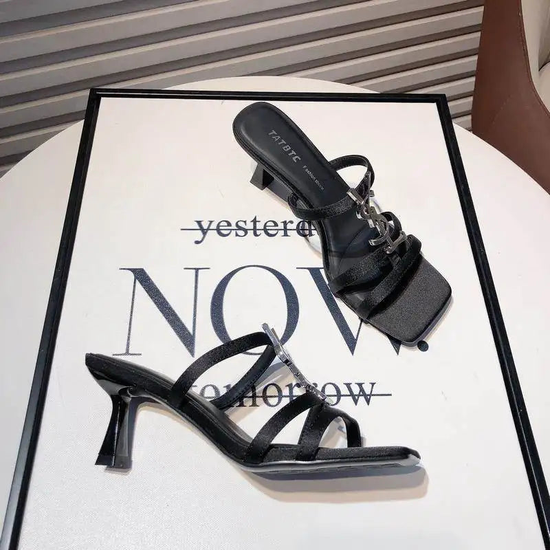 Salto de Couro com Diamantes