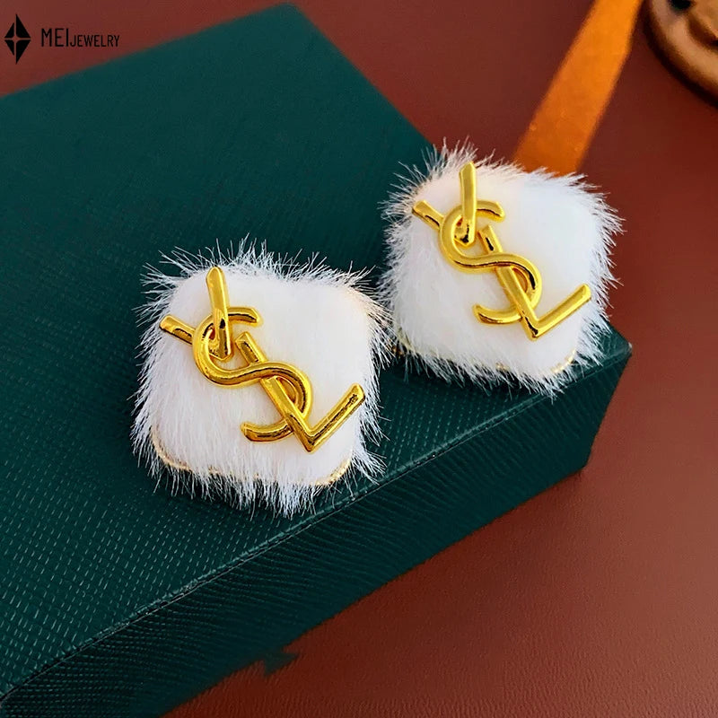 Brincos leves de luxo de alta qualidade com letras de zircônia cúbica de pérola