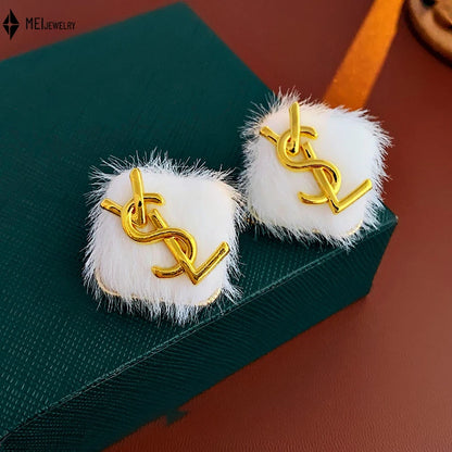 Brincos leves de luxo de alta qualidade com letras de zircônia cúbica de pérola