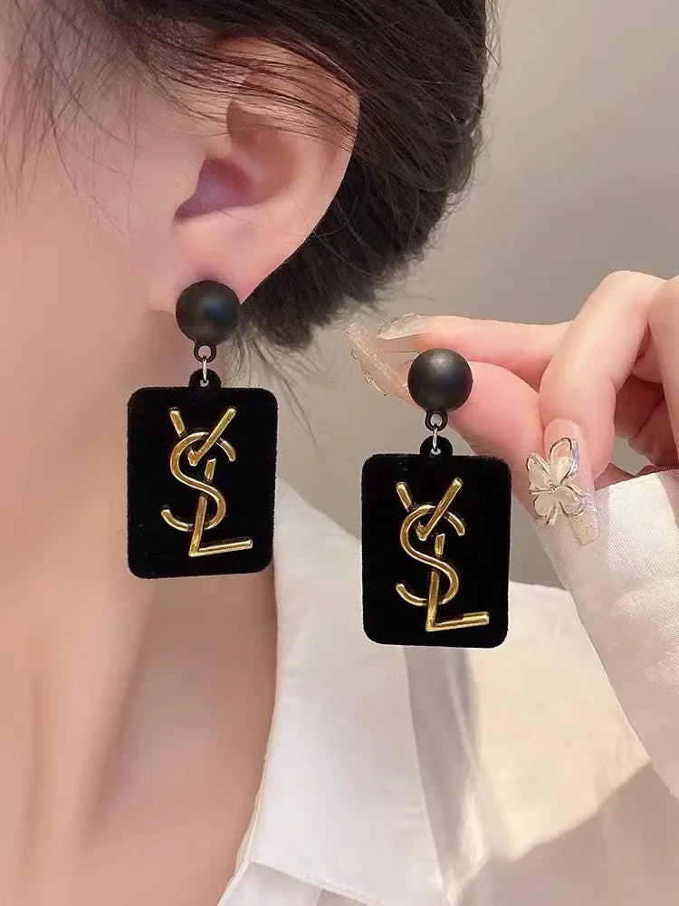 brincos pretos feminino vintage elegante