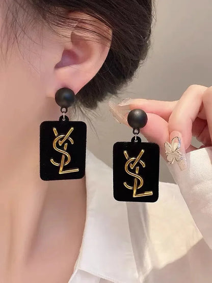 brincos pretos feminino vintage elegante