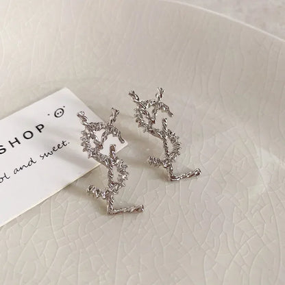 Vintage design francês sentido de metal atmosfera letras em inglês brincos luz luxo alto nível senso de cem brincos femininos