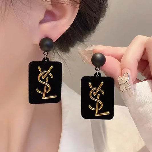 brincos pretos feminino vintage elegante