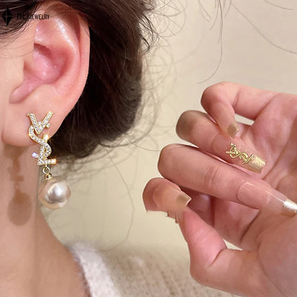 Brincos leves de luxo de alta qualidade com letras de zircônia cúbica de pérola