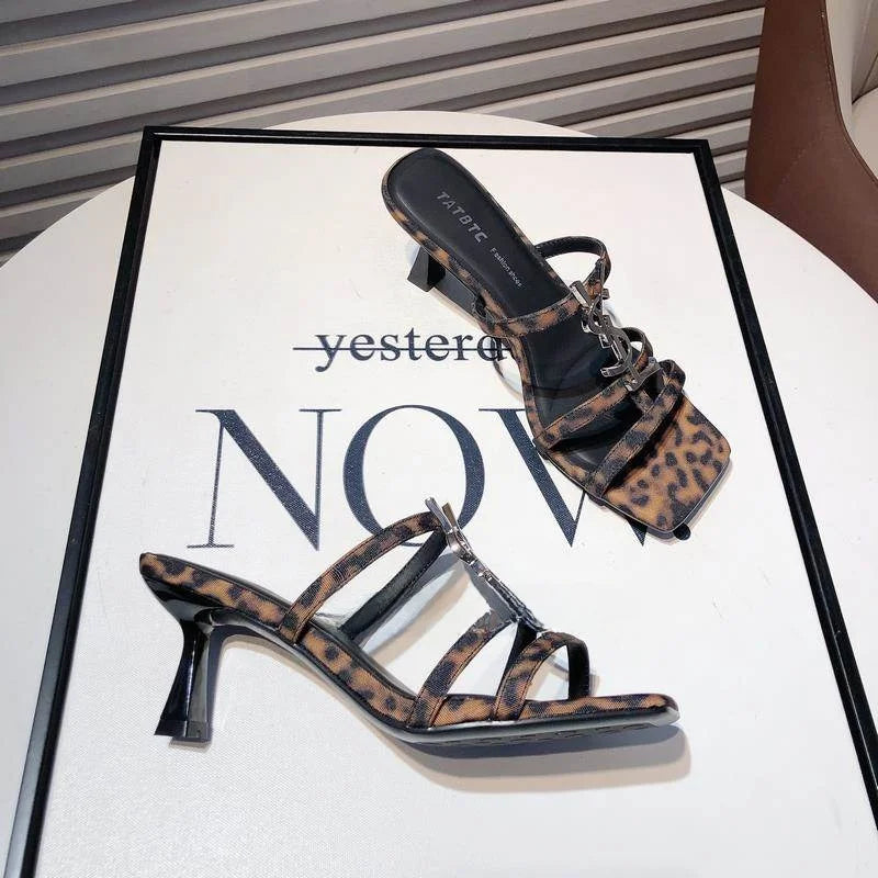 Salto de Couro com Diamantes