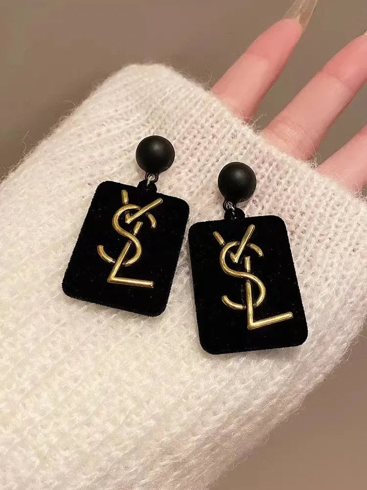 brincos pretos feminino vintage elegante