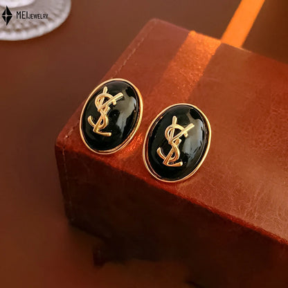 Brincos leves de luxo de alta qualidade com letras de zircônia cúbica de pérola