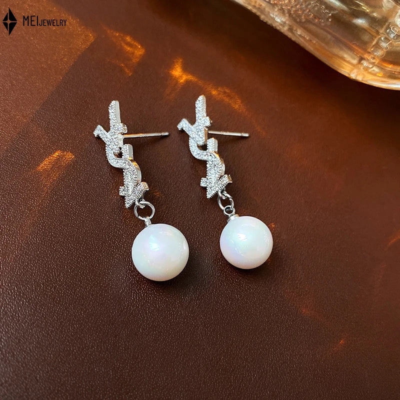 Brincos leves de luxo de alta qualidade com letras de zircônia cúbica de pérola